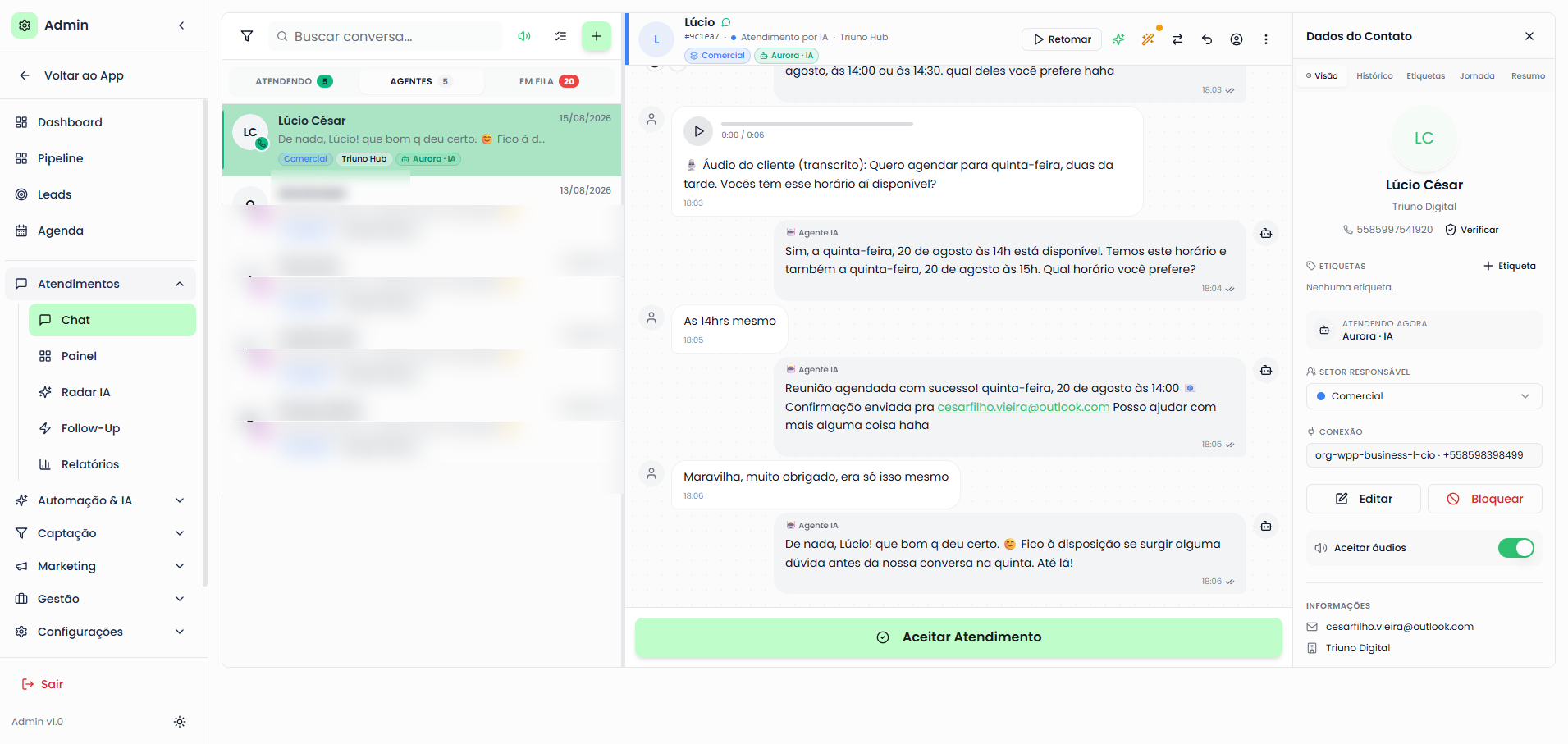 Tela de Atendimentos do Triuno Hub: conversa de WhatsApp sendo conduzida por um agente de IA, com dados do contato ao lado.